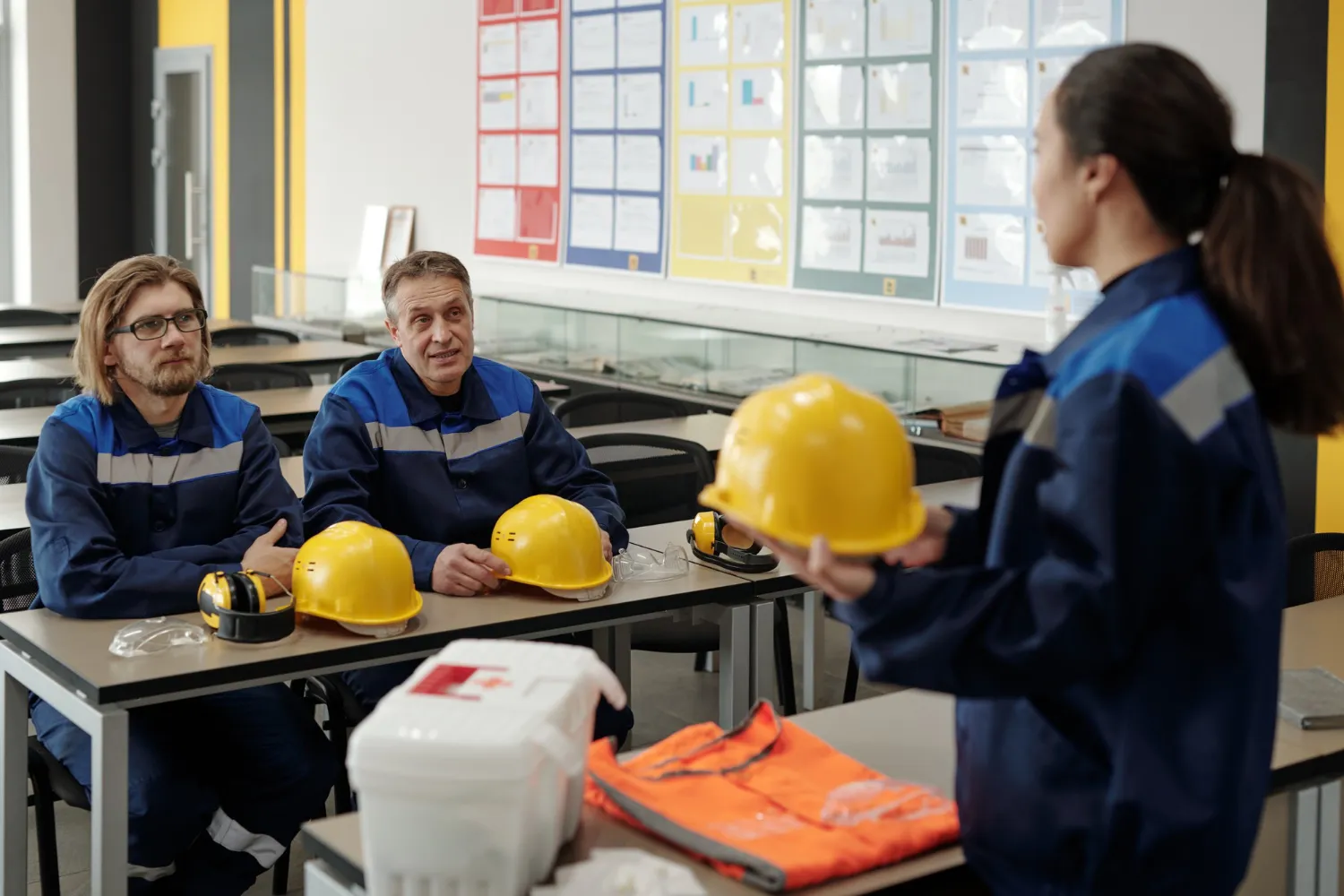 Garantindo a segurança e bem-estar no ambiente de trabalho com a NR4 Garantindo a segurança e bem-estar no ambiente de trabalho com a NR4